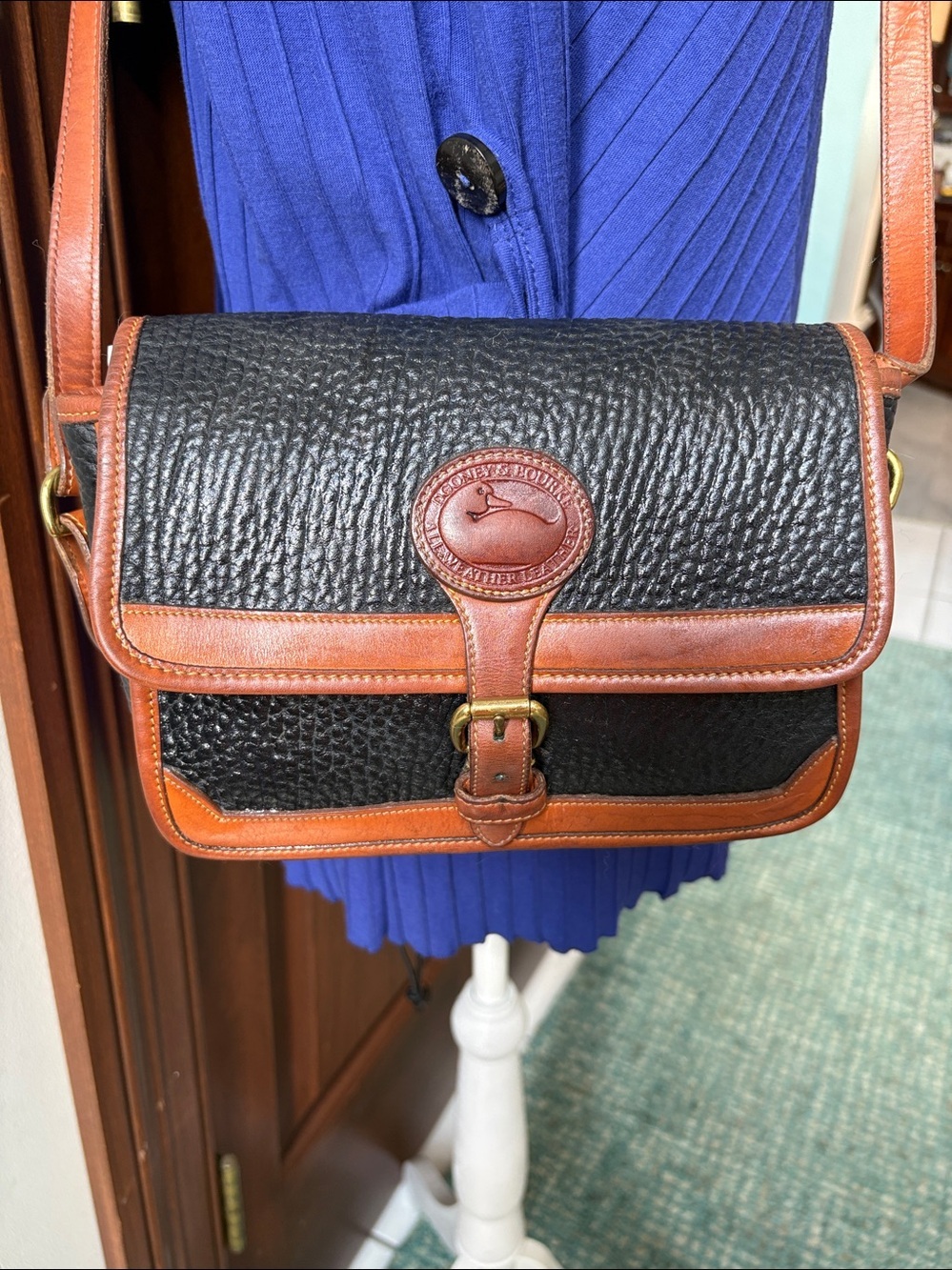 Dooney & Bourke All weather Leather Crossbody bag  thick leather black/brown EUC